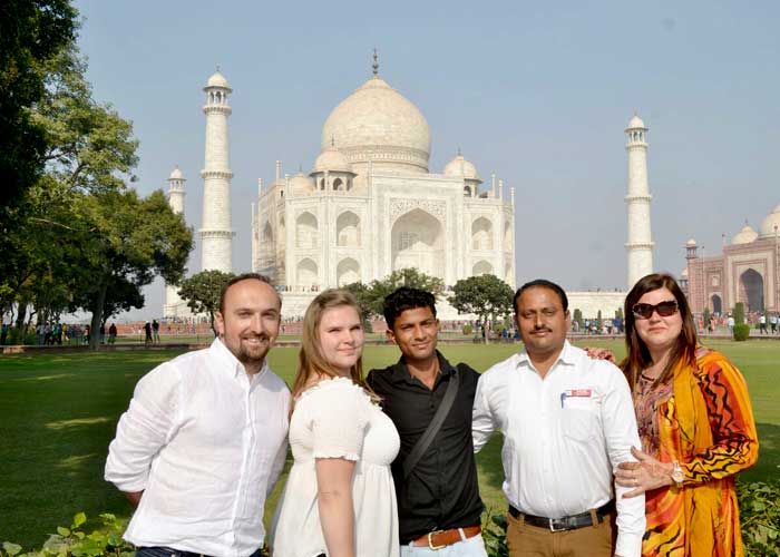 Taj Mahal Tour Guide - Travelers Gallery