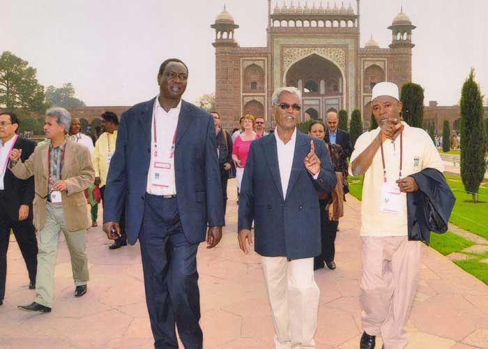 Taj Mahal Tour Guide - Travelers Gallery