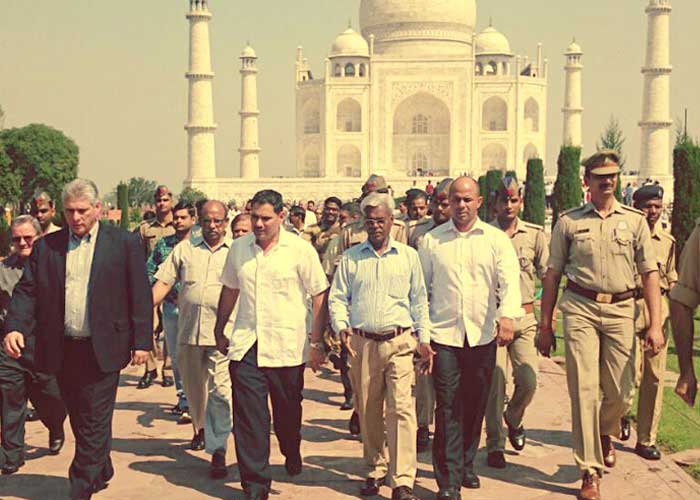 Taj Mahal Tour Guide - Travelers Gallery