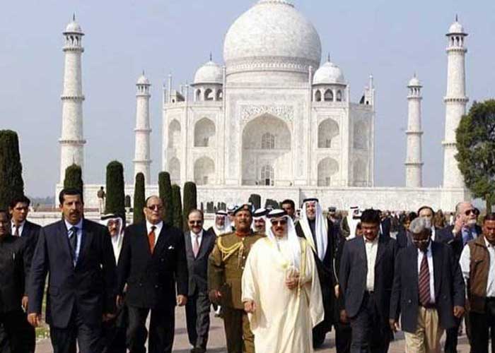 Taj Mahal Tour Guide - Travelers Gallery