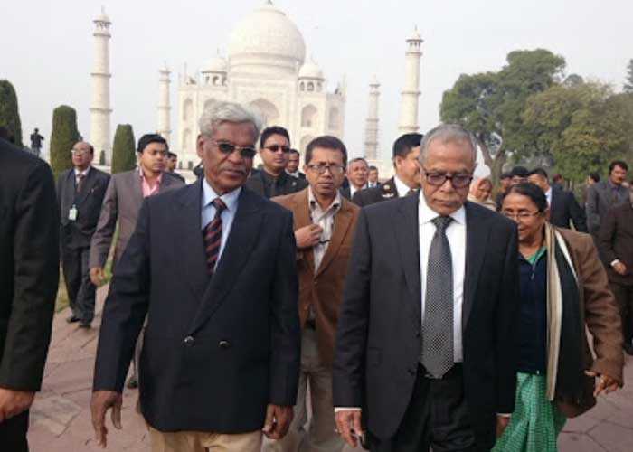 Taj Mahal Tour Guide - Travelers Gallery