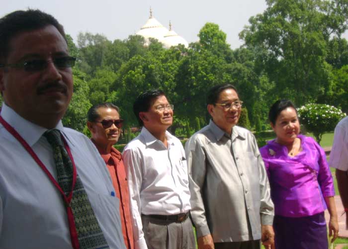 Taj Mahal Tour Guide - Travelers Gallery