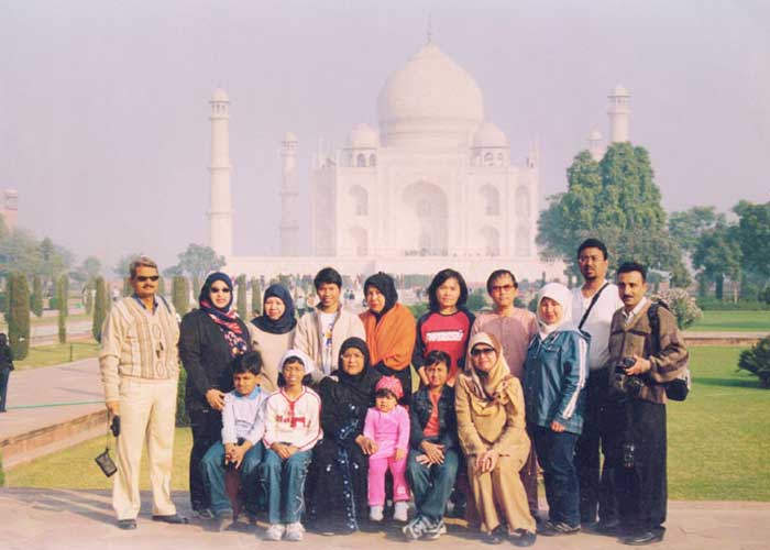 Taj Mahal Tour Guide - Travelers Gallery