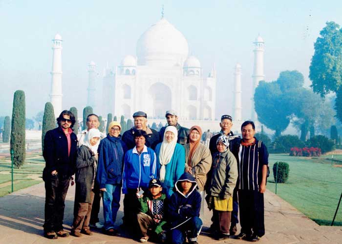 Taj Mahal Tour Guide - Travelers Gallery