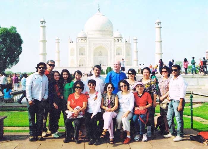 Taj Mahal Tour Guide - Travelers Gallery