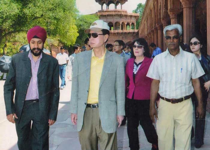 Taj Mahal Tour Guide - Travelers Gallery