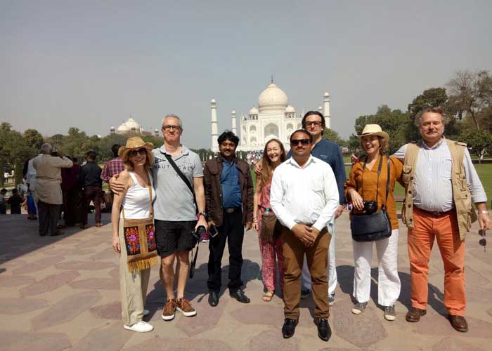 Taj Mahal Tour Guide - Travelers Gallery