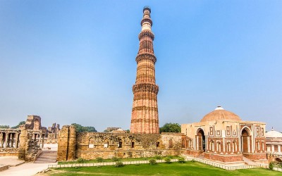 From Delhi: Private Same Day Tour to Taj Mahal by Car - All inclusive