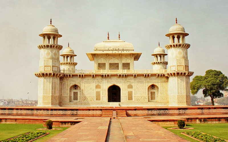 From Delhi: Enjoy Private Day Tour to Agra City by Car