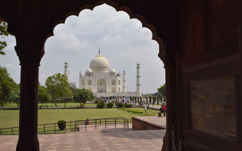 From Delhi: Private Same Day Tour to Taj Mahal by Car - All inclusive