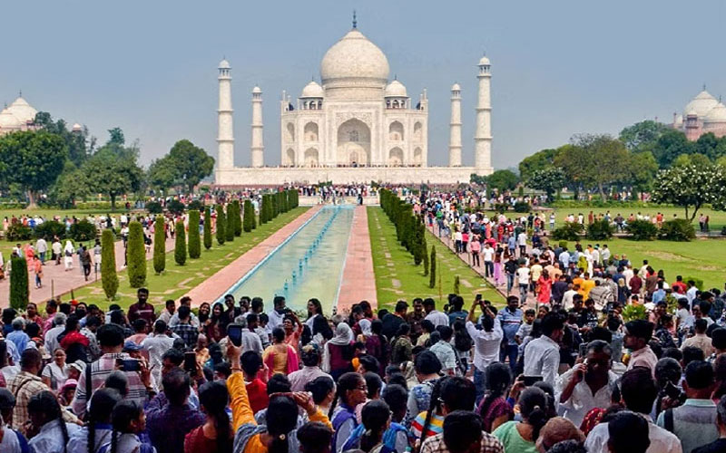 Taj Mahal Agra Same Day Tour by Gatimaan Express Train from Delhi