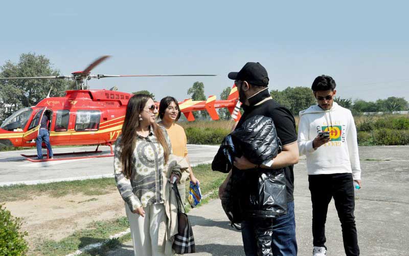 Experience Taj Mahal Tour by Helicopter from Delhi