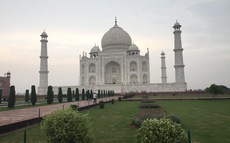 Private Half-Day Tour of Taj Mahal and Agra Fort by Car